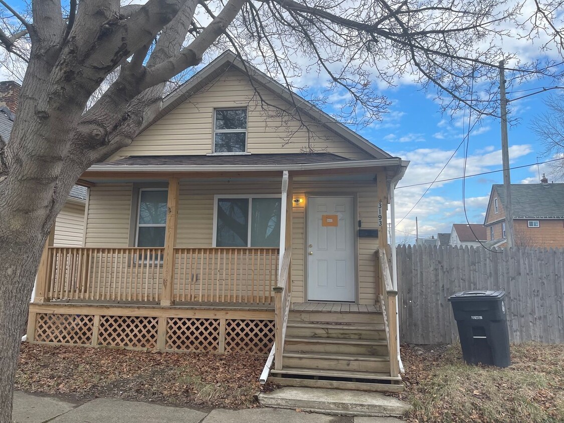 Foto principal - 2 Bed -1 Bath - Single Family Home, Recent...