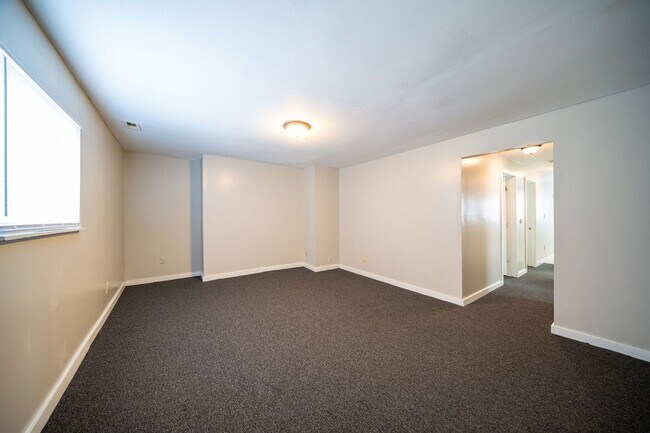 Building Photo - 1298 N 5th St
