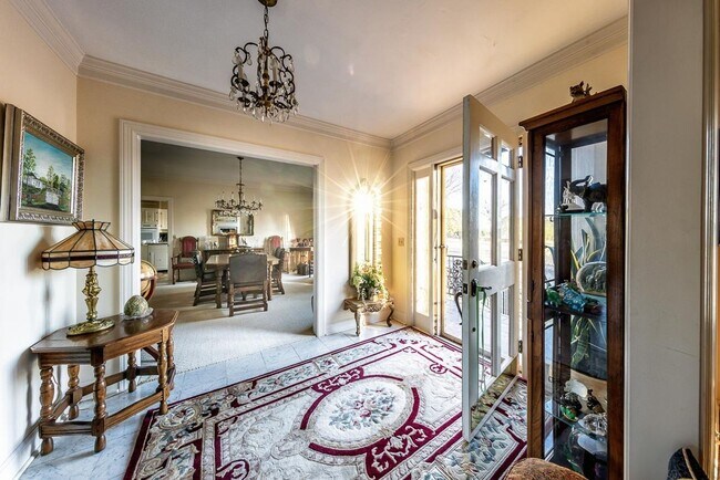 Building Photo - Spacious 4-Bedroom, 3.5-Bath Home Near Fra...