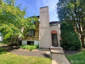 Building Photo - 65 Diamond Ln