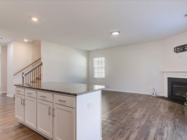 Building Photo - Beautiful 4 Bed, 3.5 Bath Rental with Gran...