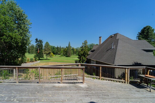 Foto del edificio - 4-Bedroom Luxury Home for Rent by Portland Golf Club