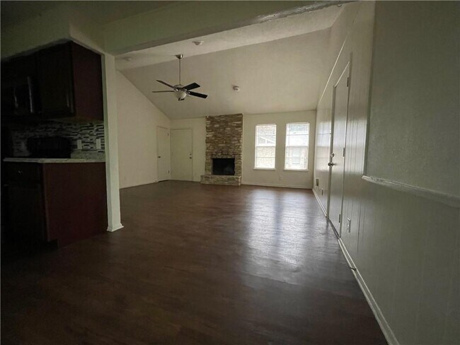 Foto del edificio - 6402 Hickman Ave