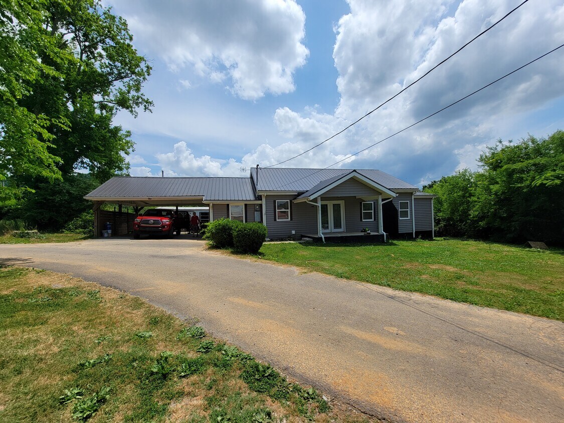 Primary Photo - 105 Elm St
