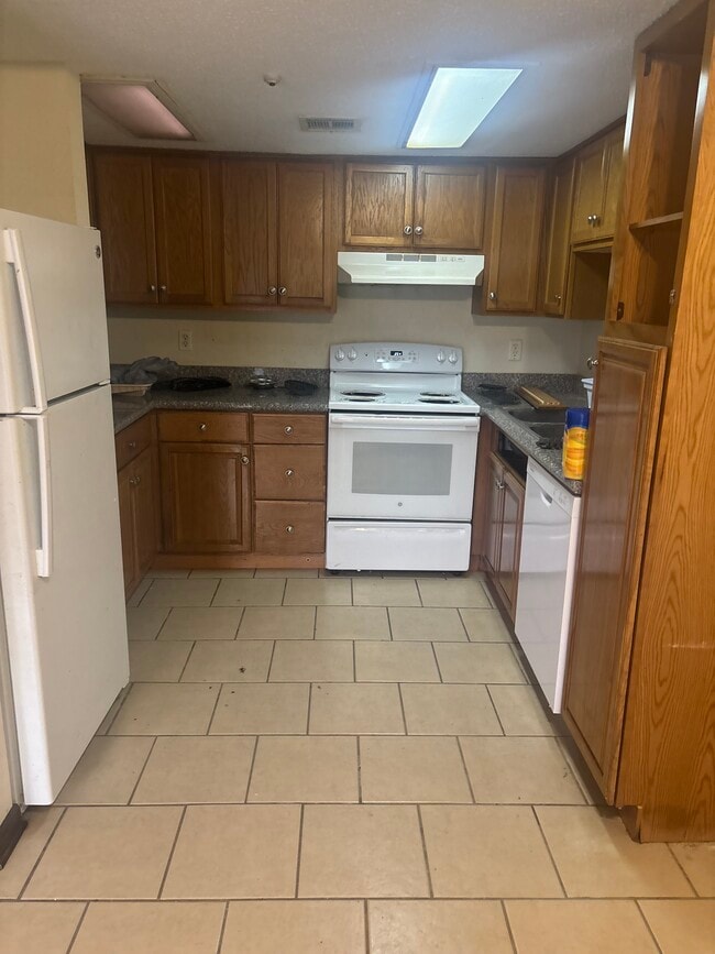 Building Photo - 212 Geneva St