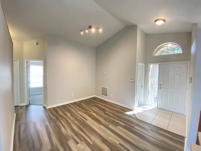 Building Photo - 132 Rose Hill Trail