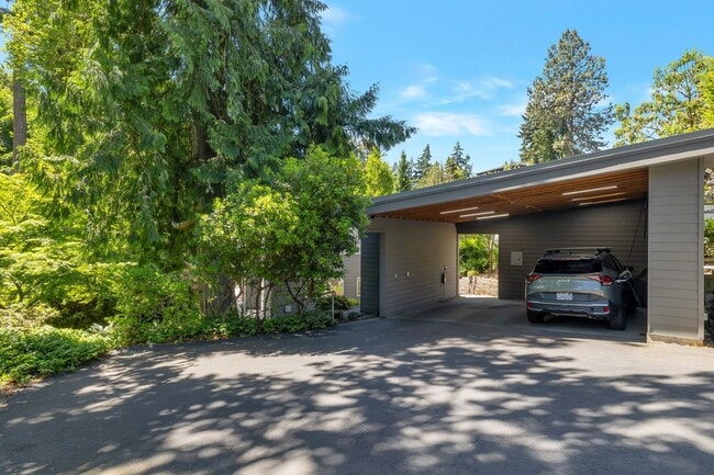 Building Photo - Great modern home located on Mercer Island