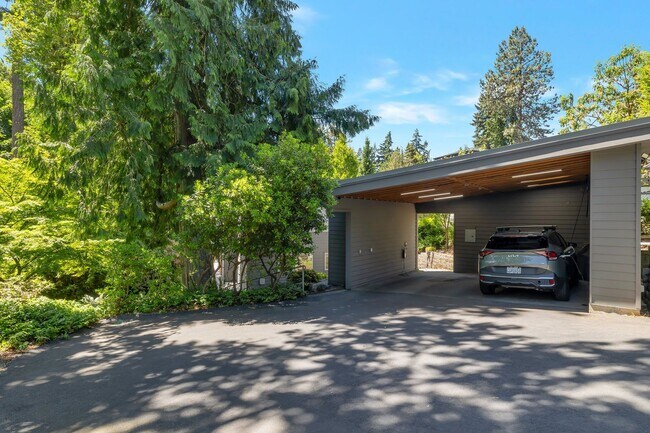 Foto del edificio - Great modern home located on Mercer Island
