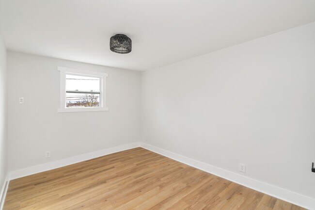 Building Photo - 131 Pinedale st