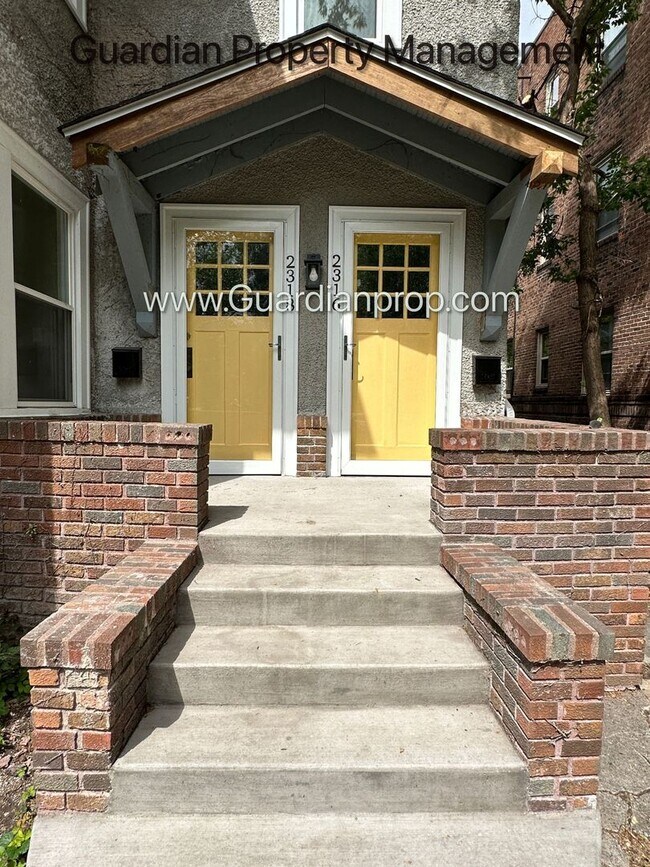 Foto del edificio - 2316-2318 Harriet Avenue S