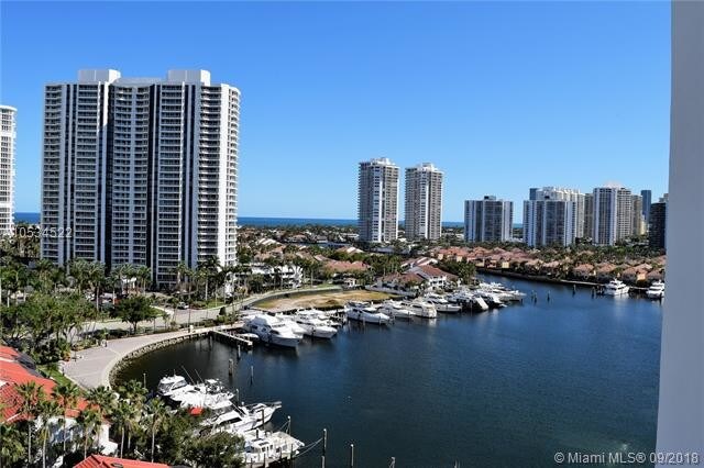 Foto del edificio - 3610 Yacht Club Dr