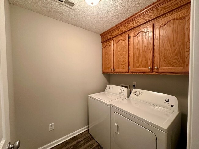 Building Photo - Williamsburg Subdivision!