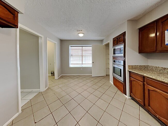 Building Photo - Great Home!