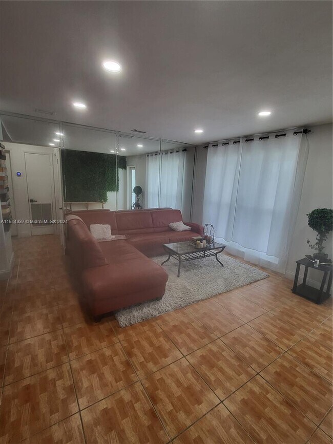 Foto del edificio - 801 NW 146th St