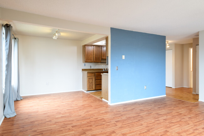 Building Photo - 550 Aloha St
