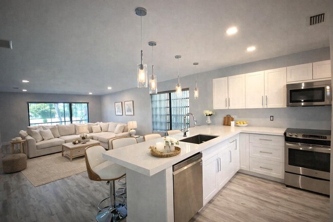 Foto del edificio - 21766 Cypress Dr