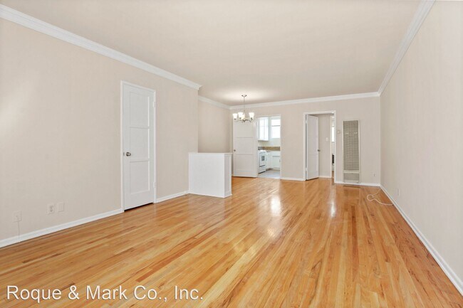 Building Photo - 1 br, 1 bath Apartment - 3144-3152 So. Bar...