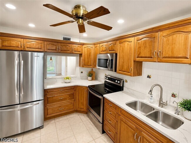 Building Photo - 1356 Myerlee Country Club Blvd