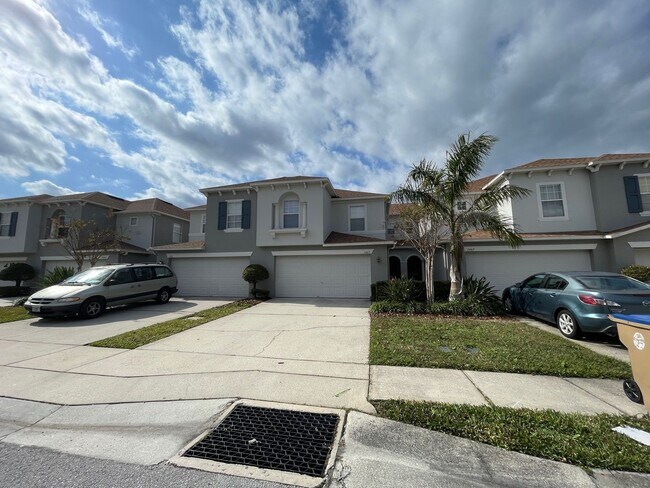 Foto del edificio - Available Now!! Charming Elegance Meets Mo...