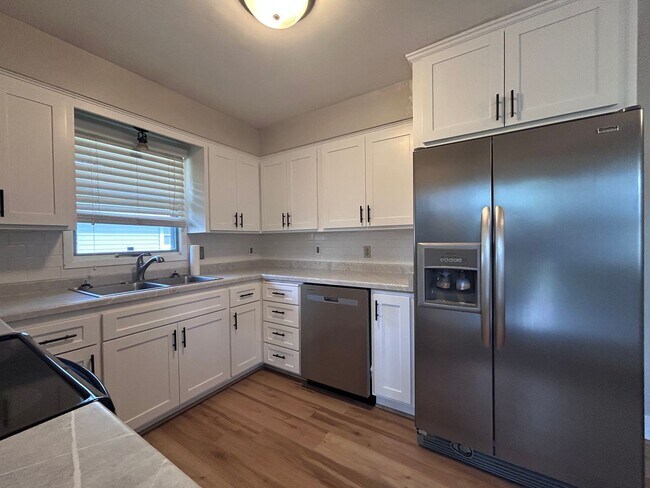 Foto del edificio - 4 Bed 2 Bath