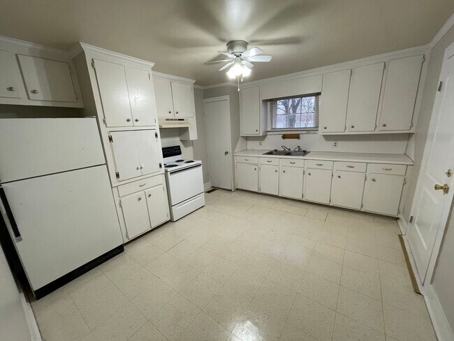 Kitchen - 310 E 2nd St