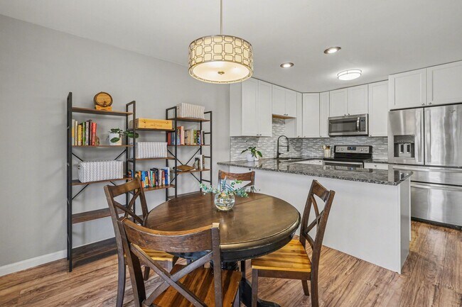 Foto del edificio - Updated 3-Bedroom Condo Near Downtown Fort Collins!