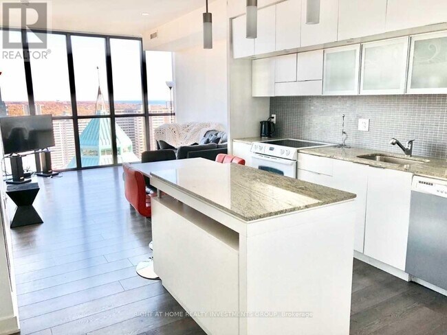 Photo du bâtiment - 110 Charles St E