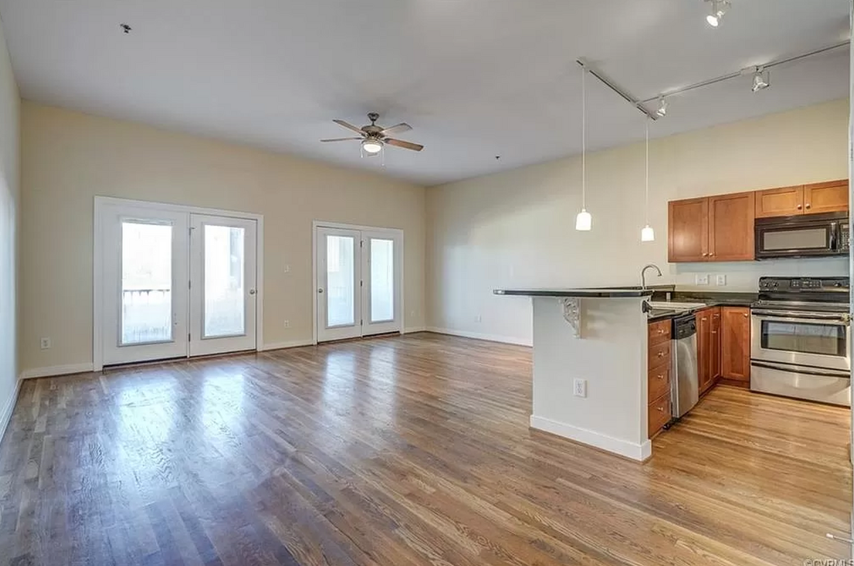 More pics on FB Marketplace - 215 N 19th St