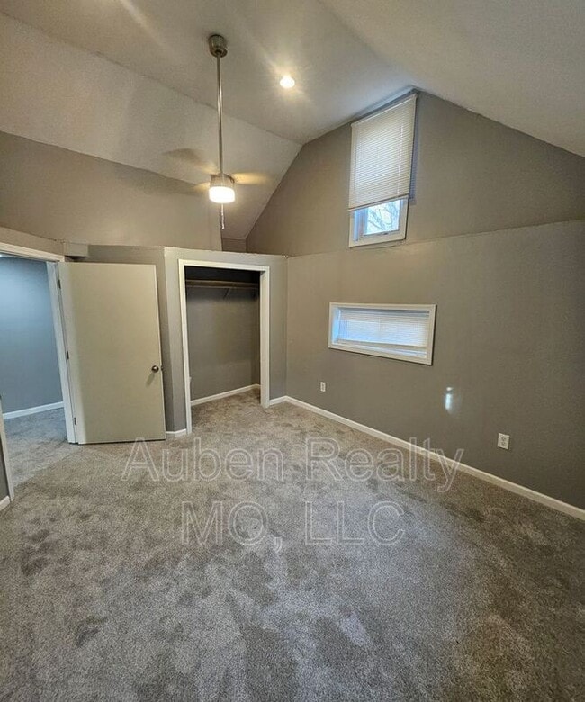 Building Photo - 3931 NE Hill Haven Rd