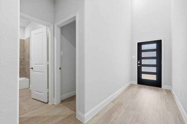 Foto del edificio - 2102 Windy Trl