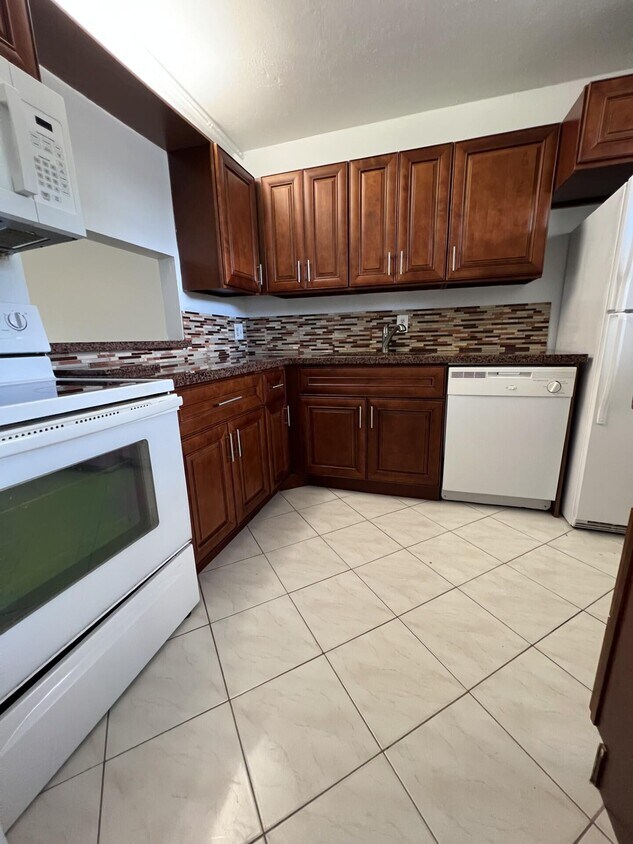 Primary Photo - 2800 Fiore Way