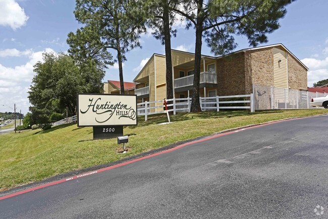 Foto del edificio - Huntington Hills Apartments