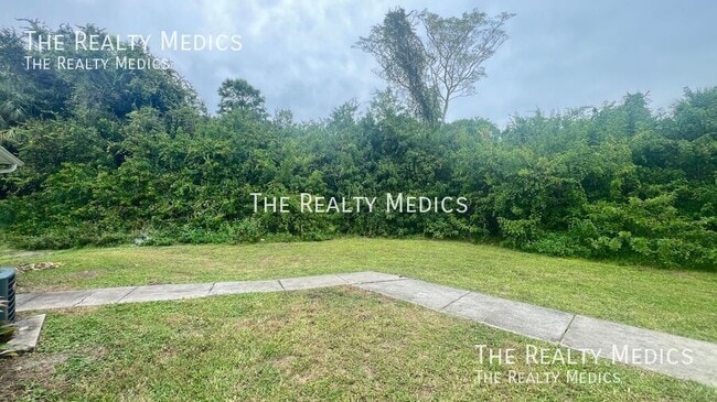 Foto del edificio - 1984 Agora Cir SE