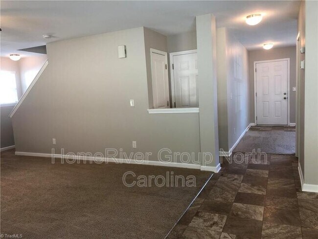Foto del edificio - 222 Taylors Landing Ave
