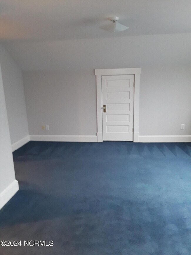 Building Photo - 206 N Poplar St