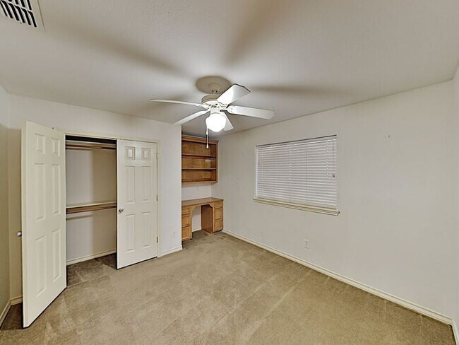Foto del edificio - No Application Fees* $500 Off 1st Month - ...