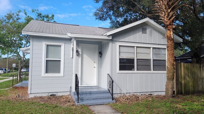 Building Photo - 800 28th St N St. Petersburg, FL 33713. $3...