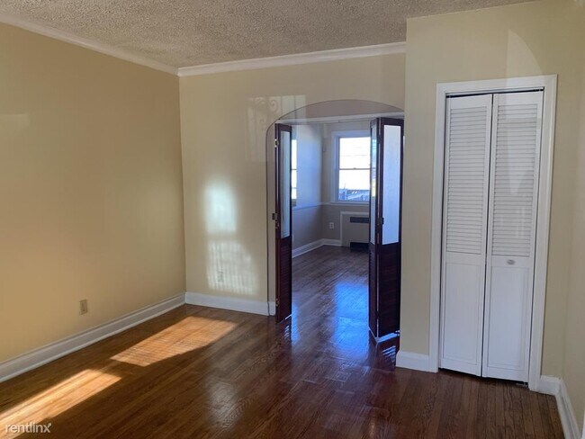 Building Photo - 3 br, 2.5 bath House - 3814 Dolfield Ave