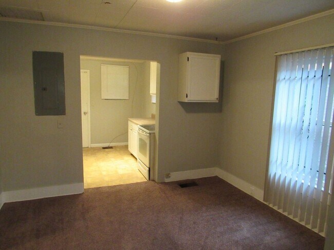 Building Photo - 2 br, 1 bath House - 3916 N Davis Street