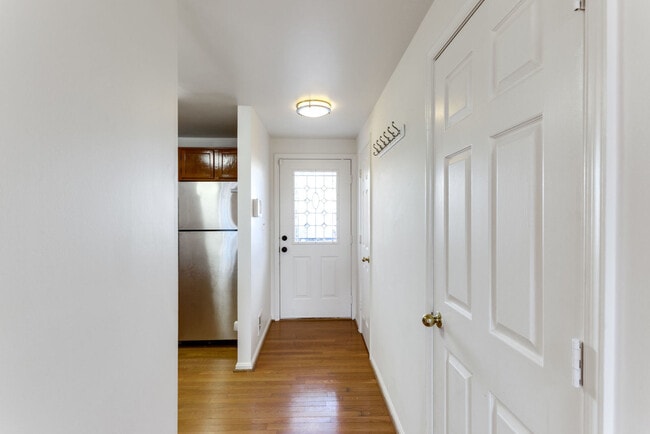 Foto del edificio - 5837 Norham Dr