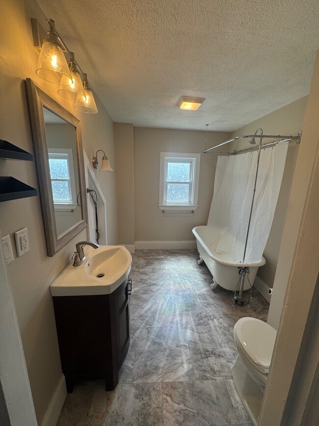 Building Photo - 17 Whitman Ave