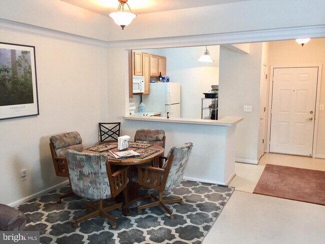 Foto del edificio - 8601 Roaming Ridge Way