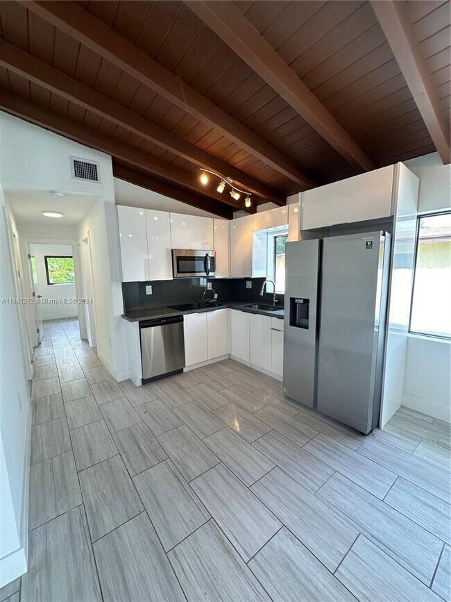 Foto del edificio - 290 NE 171st Terrace