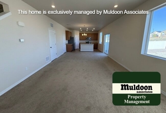 Building Photo - Like new 2-story Home!