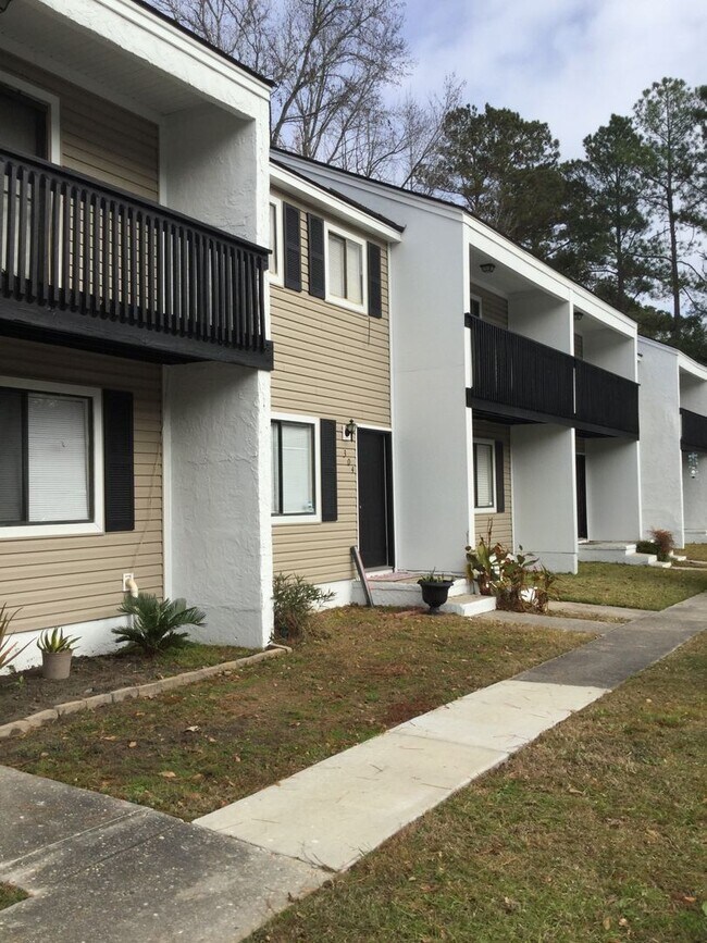 Foto del edificio - Townhouse Close to Summerville High School
