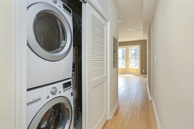 Foto del edificio - 2 br, 2 bath Triplex - 1328 N 7Th ST Unit 2
