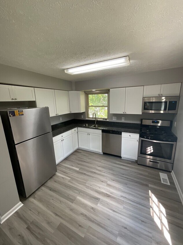 Primary Photo - !!!Available August 2025!!! 5 Bedroom 2 Ba...