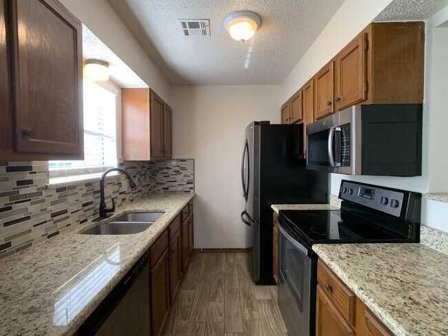 Foto del edificio - 10106 Shadowridge Dr