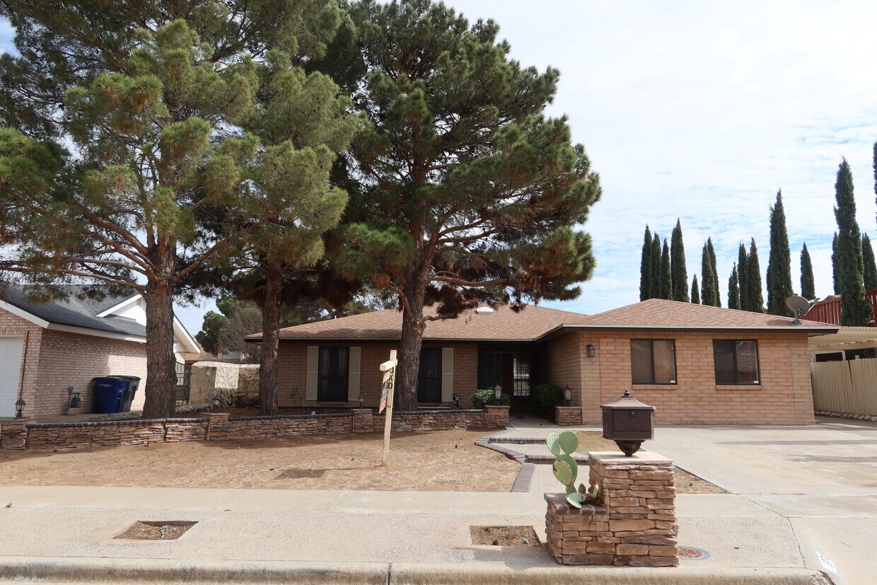 Primary Photo - 1674 Donna Caponi Ln