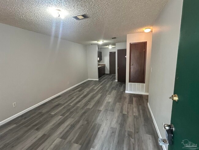 Building Photo - 1330 Lake Dr